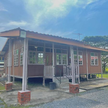 泰莫泰克民宿 Ayer Hitam 外观 照片